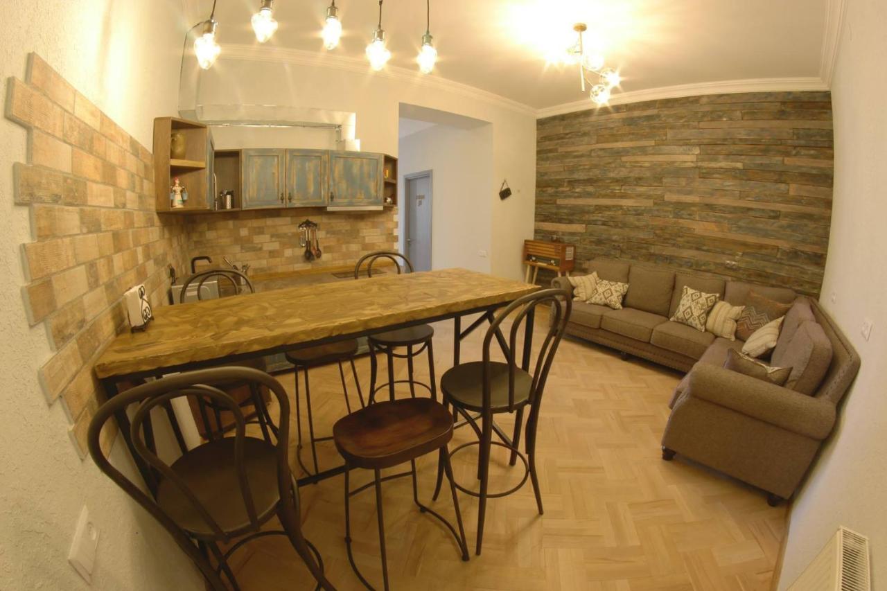 Hostel Nomad Tbilisi Esterno foto