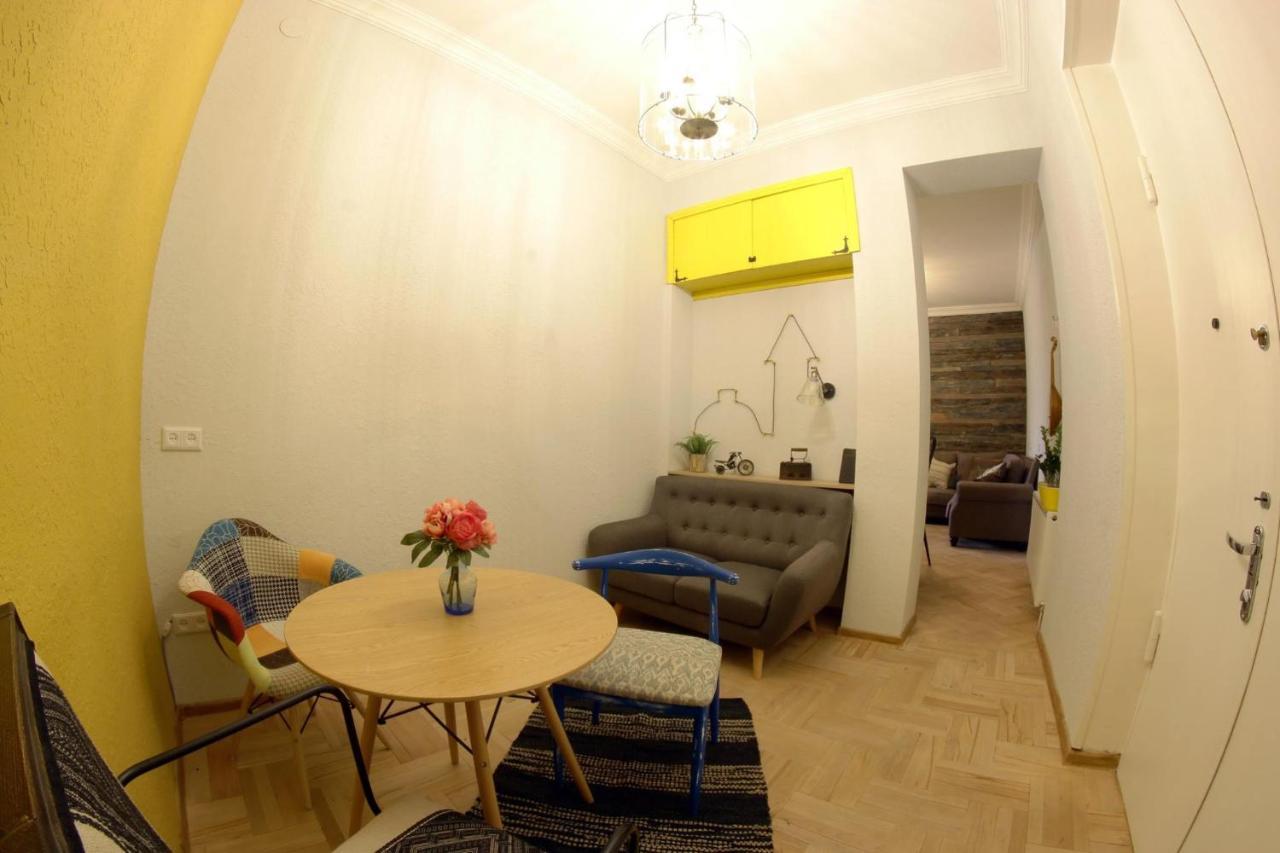 Hostel Nomad Tbilisi Esterno foto