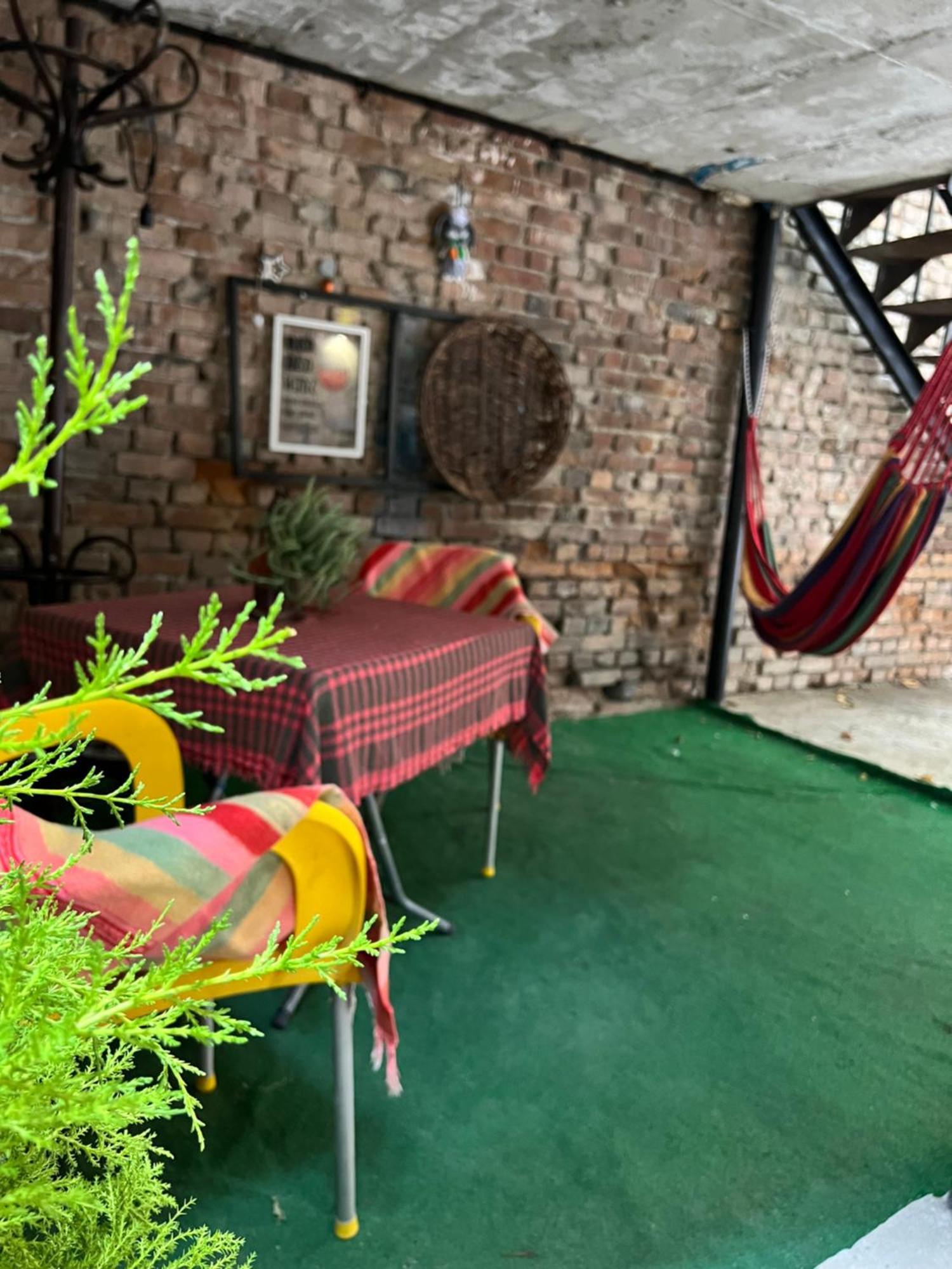 Hostel Nomad Tbilisi Esterno foto